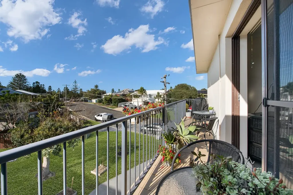 Coastal Living in a Prime Location – Spacious 2 Bedroom Unit