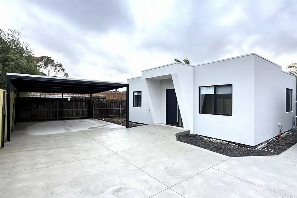 Brand New & Modern Unit!