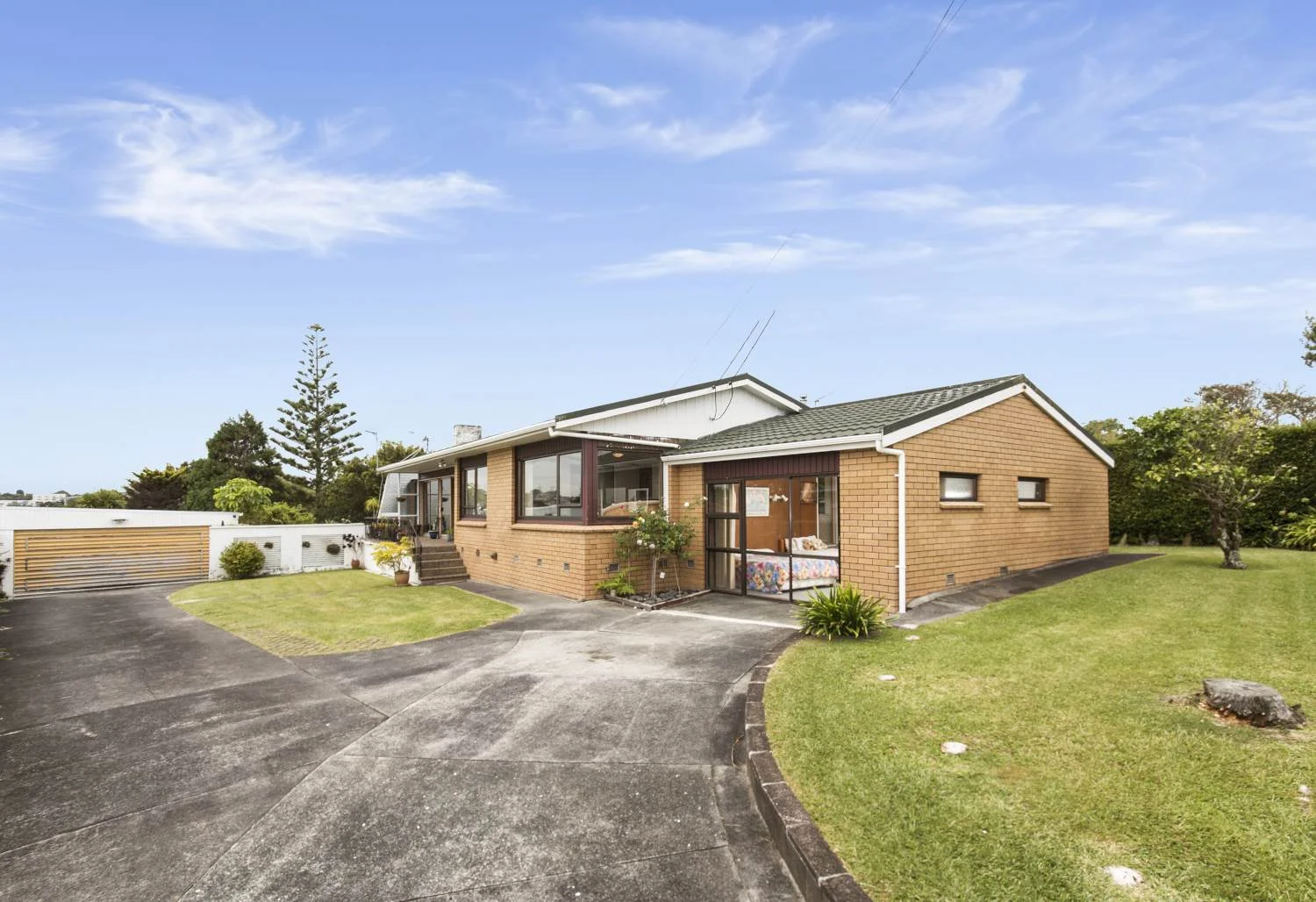 Mt Roskill, 3 bedrooms + rumpus + swimming pool