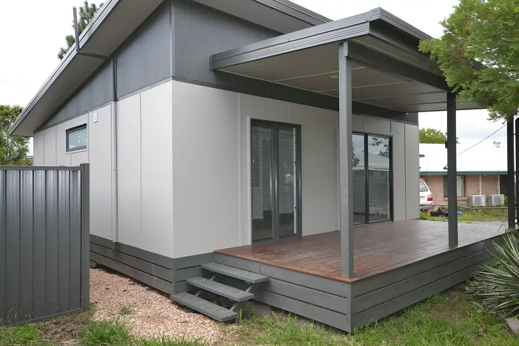 Modern 2-Bedroom Granny Flat – Walk to Bethania Train Station