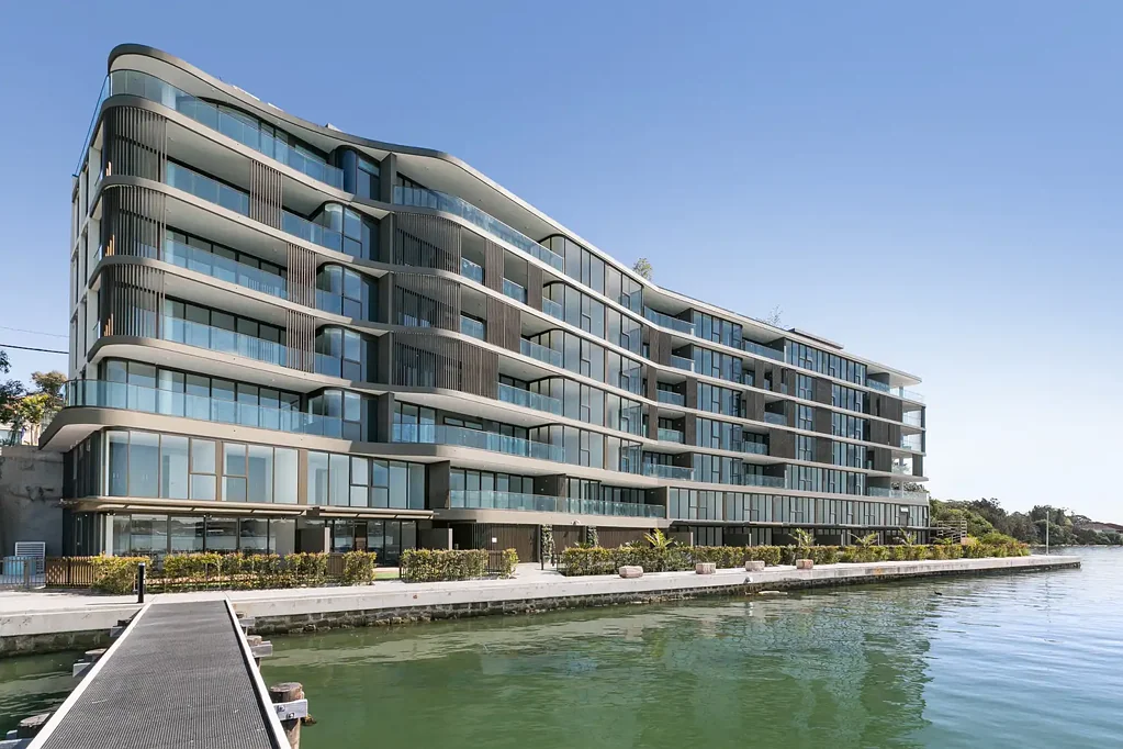 THE UPPER DECK - BRAND NEW WATERFRONT TOWNHOUSE-STYLE APARTMENT