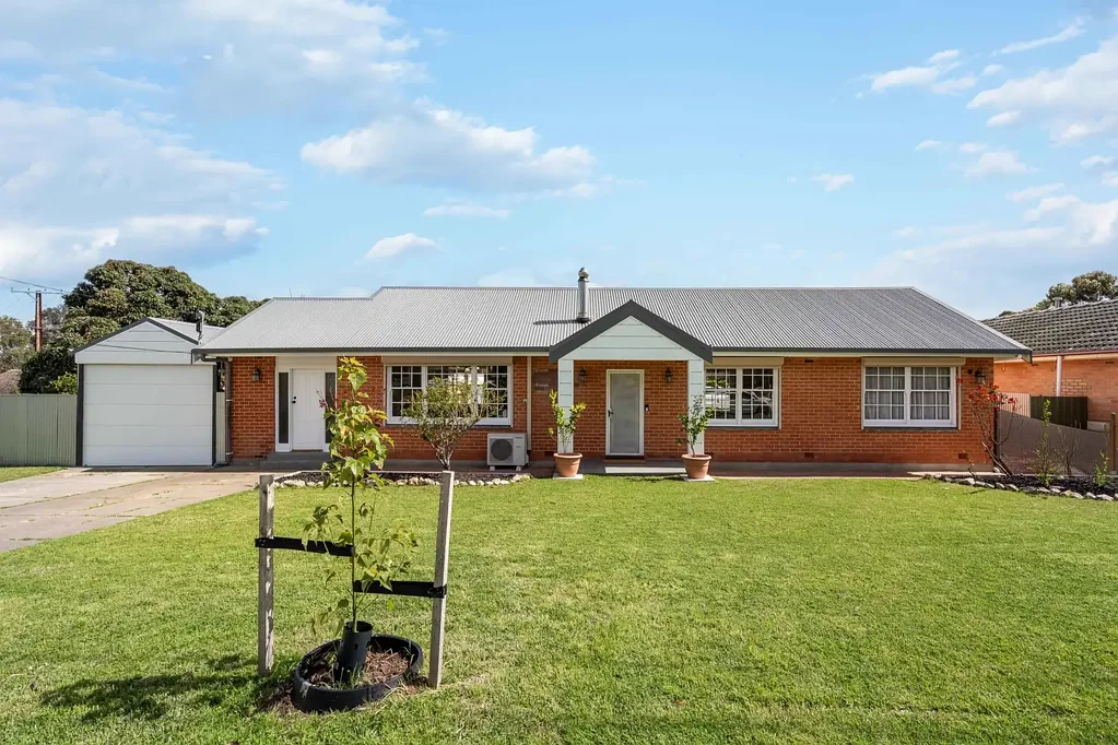 Hope Valley 3 Bedroom Character, Comfort & Space to Entertain.