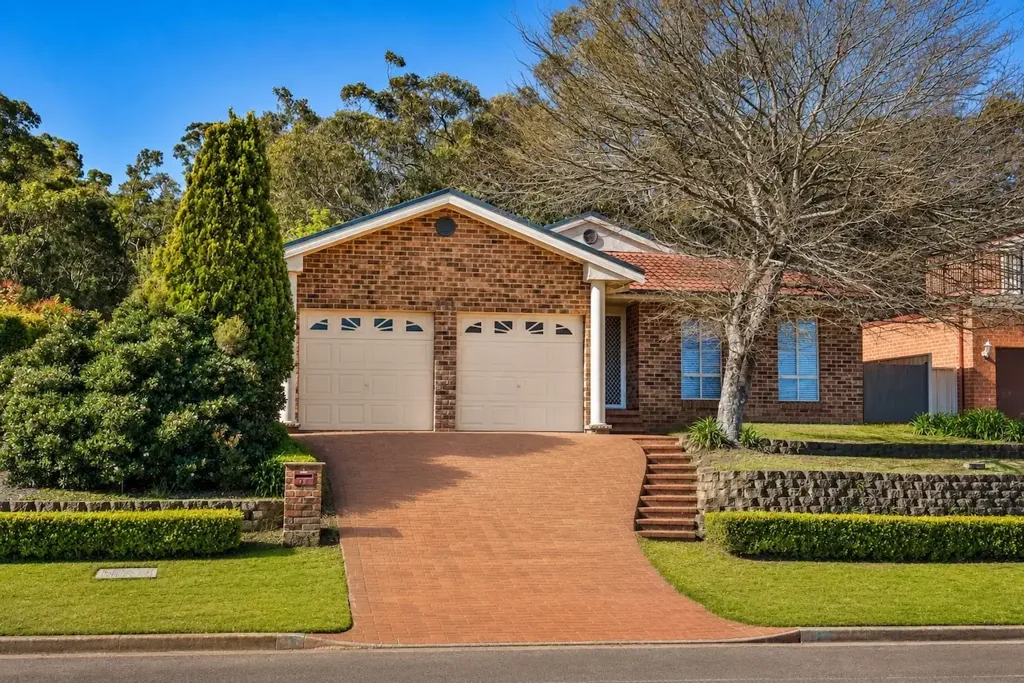 Bonnells Bay 4कमरा Extensively Renovated Home in a Highly Regarded Lakeside Setting