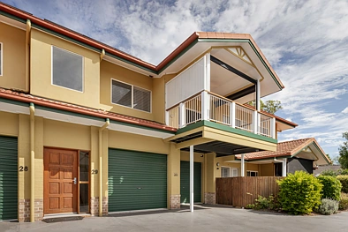 Moggill 2房 Sugarwood宁静朝北 55 plus社区 高地景观 宽敞布局 主卧套件 灵活空间 大型车库 社区泳池 Resort-Style Living in the Heart of Moggill