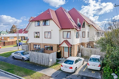 Hamilton East 5chambre 10 % GROSS YIELD -  $1560 PW RENT !