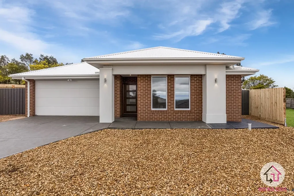 BRAND NEW HOME ON A HUGE BLOCK - $580 PW - AVAIL NOW