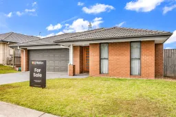 6 GOLDEN WHISTLER AVE, Aberglasslyn