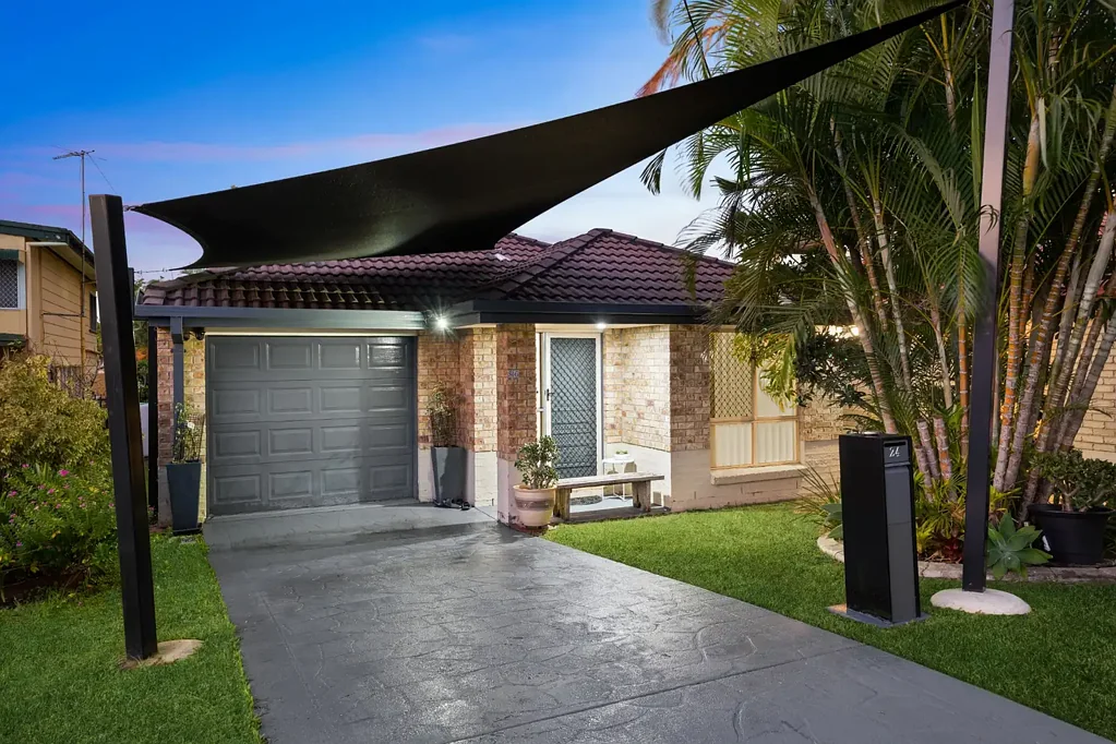 Spacious Lowset Family Living Walk to Train & Amenities