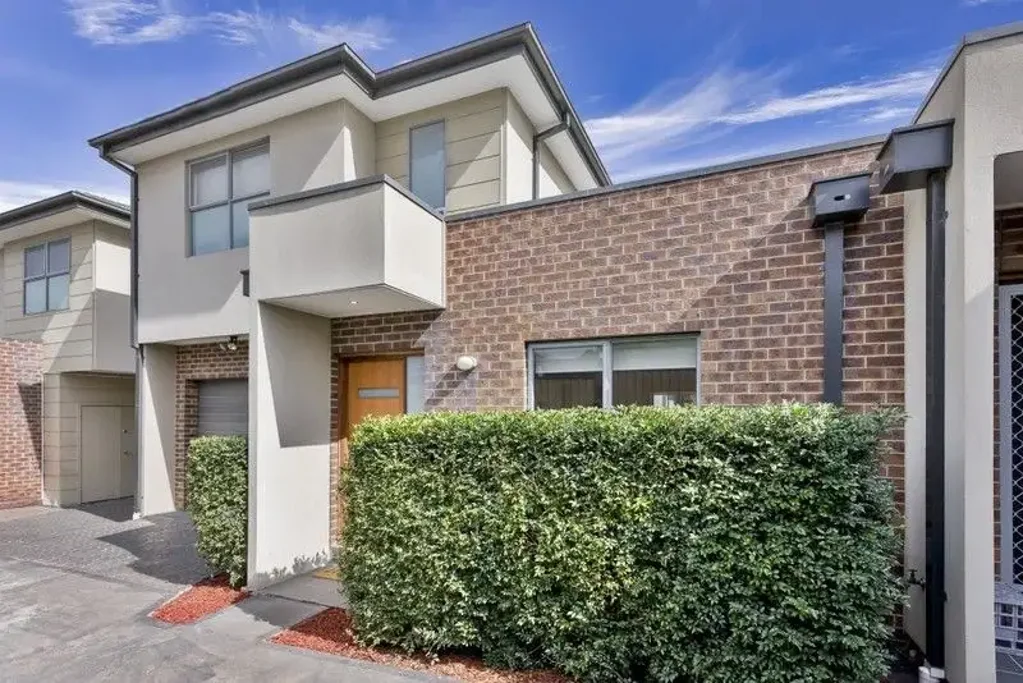 DELIGHTFULLY APPEALING IN STYLE AND LOCATION- 6 MONTHS ONLY