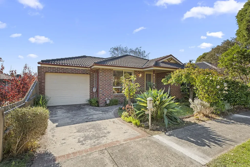 Bayswater 2 Bedroom Move right in home in convenient location