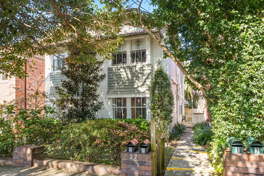 Northbridge 2कमरा Renovated semi-style c1920s apartment, less than 100m from cafes and bus