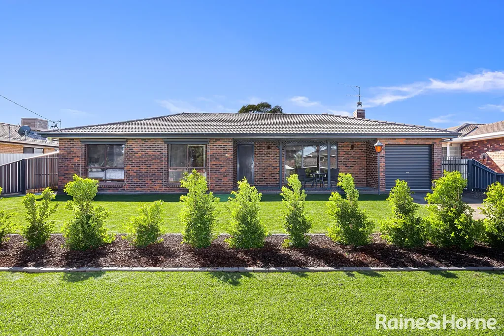 89 Main Street, Lake Albert, NSW 2650