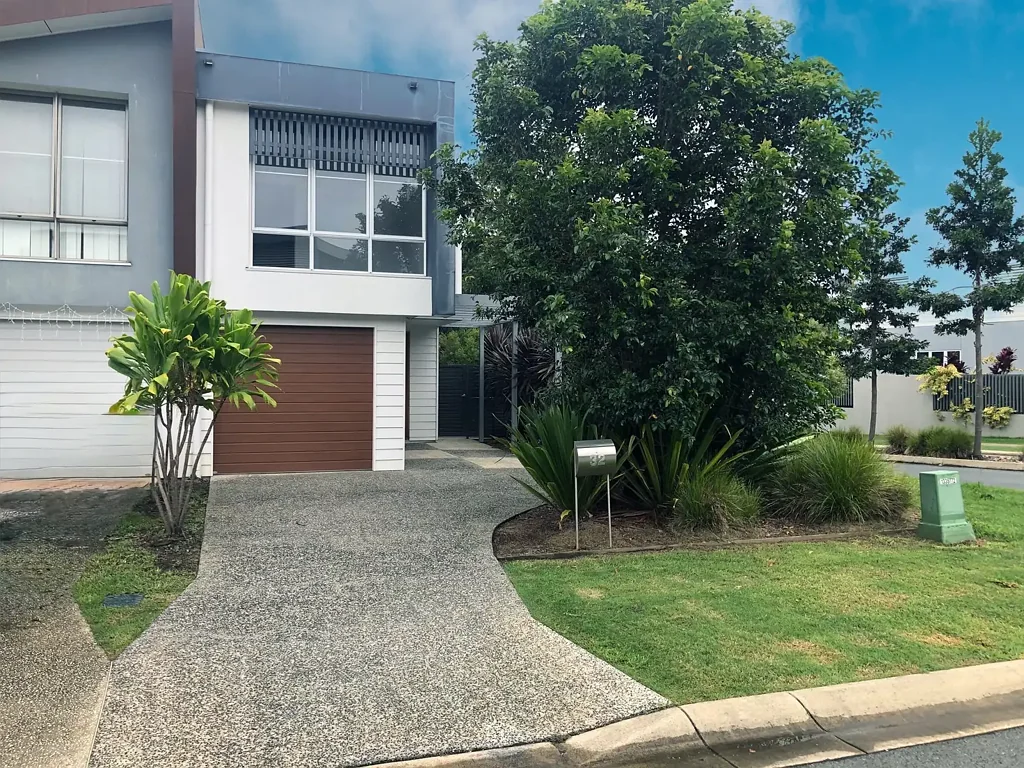 3 Bedroom Townhouse in Central Robina