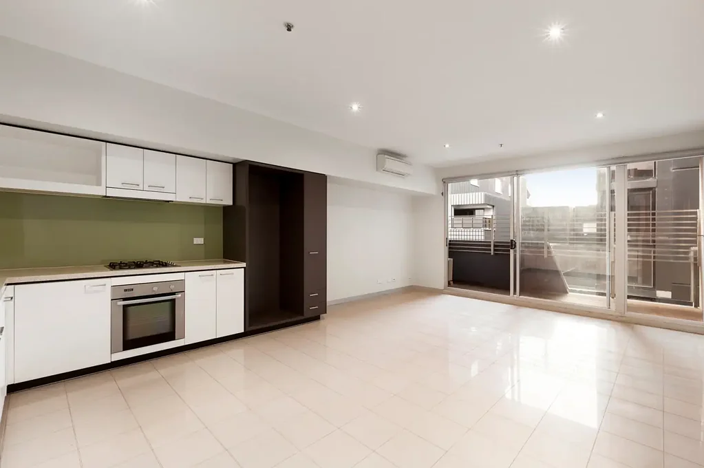 SPACIOUS TWO BEDROOM APARTMENT IN THE HEART OF PRAHRAN