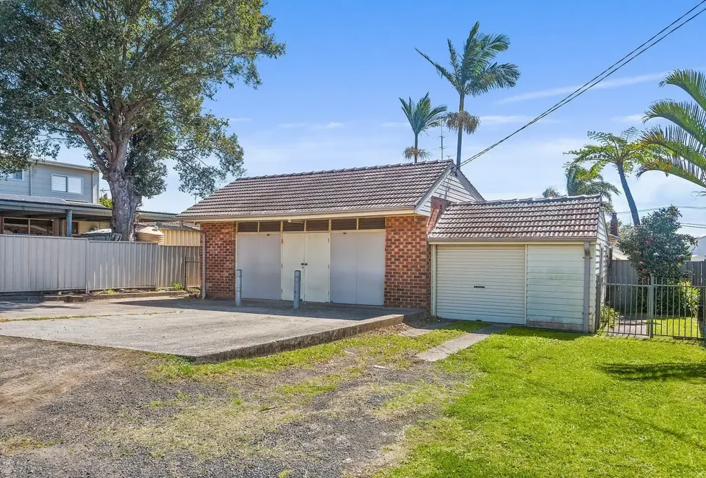 Secure Garage / Storage Space – (Deakin Street) Oak Flats