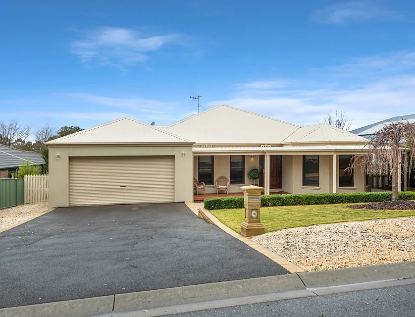 15 Aspera Way, Kangaroo Flat, VIC 3555, 4房, 2浴, House