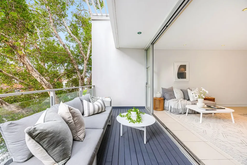 Bondi Beach 1ਬੈੱਡਰੂਮ Designer Studio with Entertainers Deck in the Heart of Bondi Beach