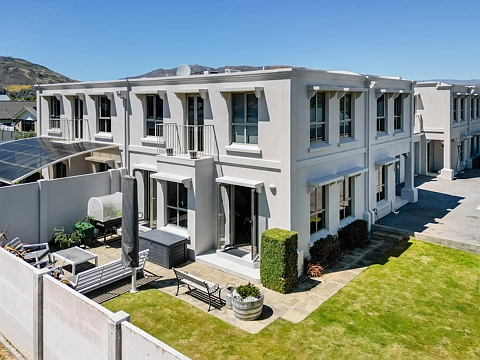 Cromwell 4房  Live, Invest, or Holiday in Style!