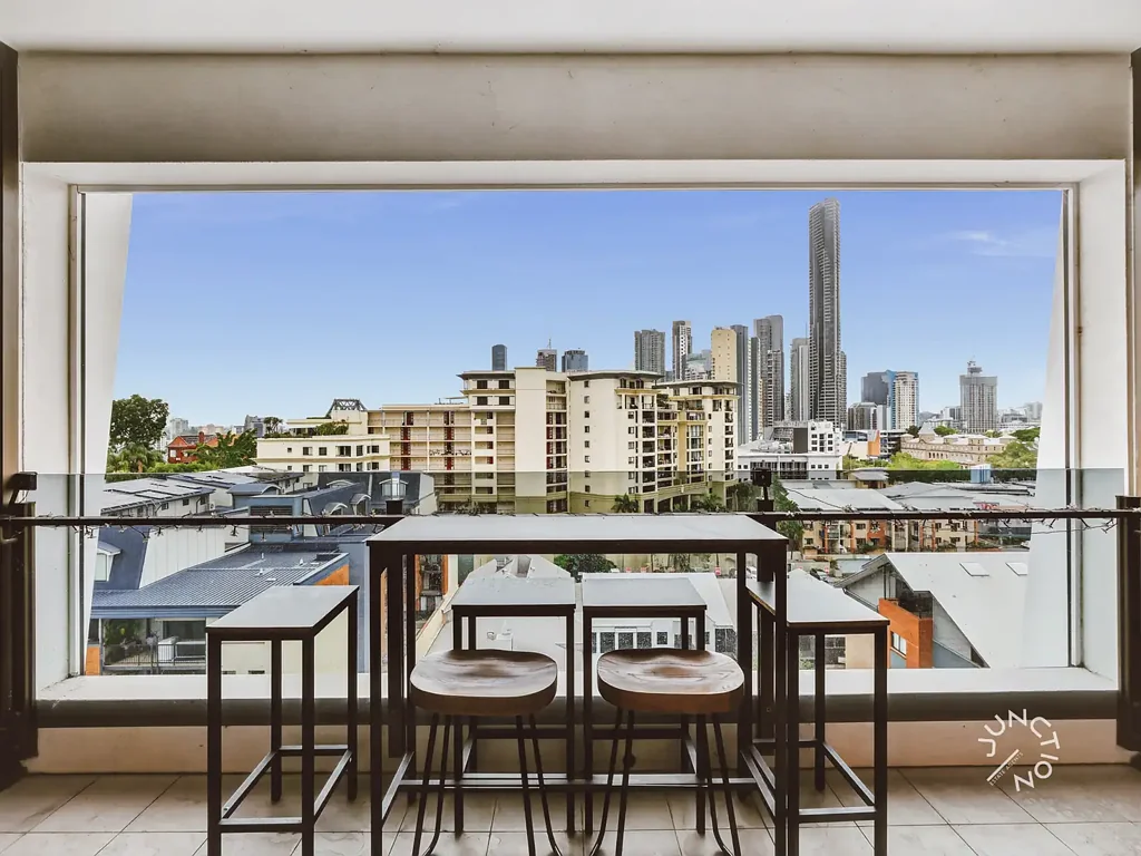Fortitude Valley 2ห้องนอน Wake Up to the Brisbane Skyline. Walk to James Street. Come Home to Hotel X.