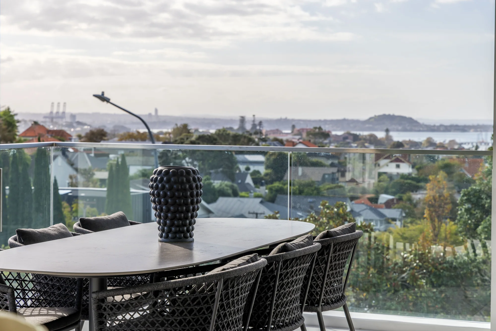 Remuera 3房  Sophisticated Penthouse Living with Harbour Views