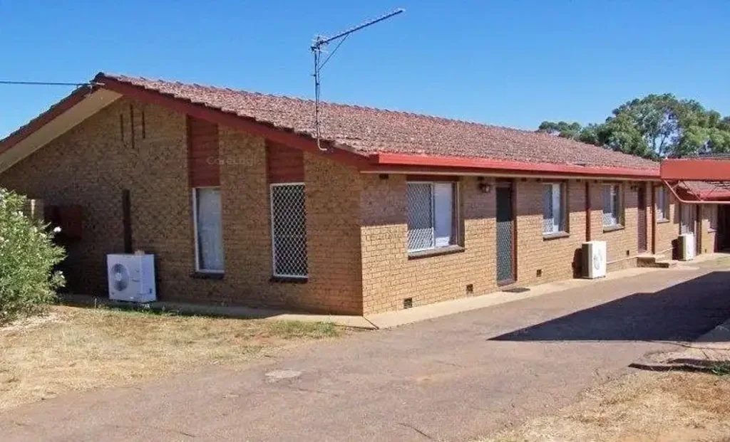 Low Maintenance 2 Bedroom Unit