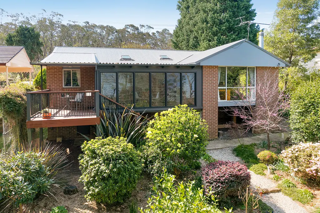 14 Bass Road, Wentworth Falls, NSW 2782
