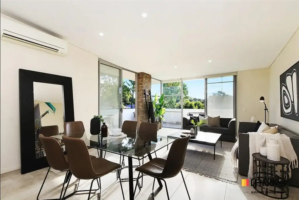 Conveniently Located 3 Bedroom Penthouse Apartment