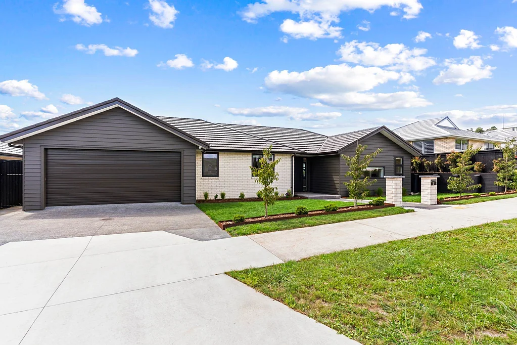Pukekohe 4房  Near- New in Reynolds Green  Elevated Outlook