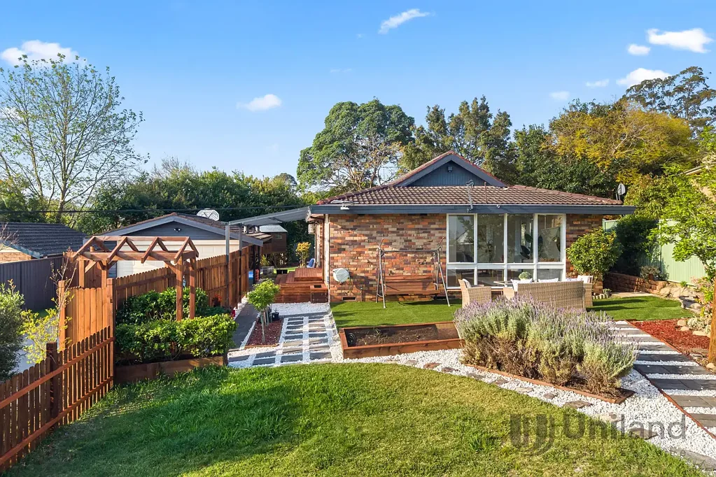 Carlingford 4બેડરૂમ Spacious Single-Level Home on an Exceptional 923 sqm Block