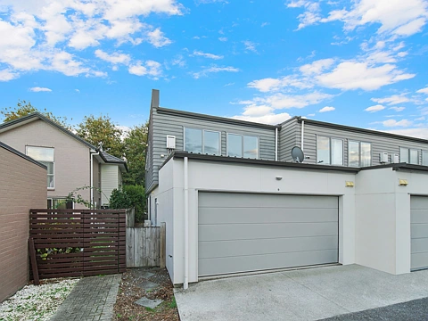 Spacious living in popular Takanini
