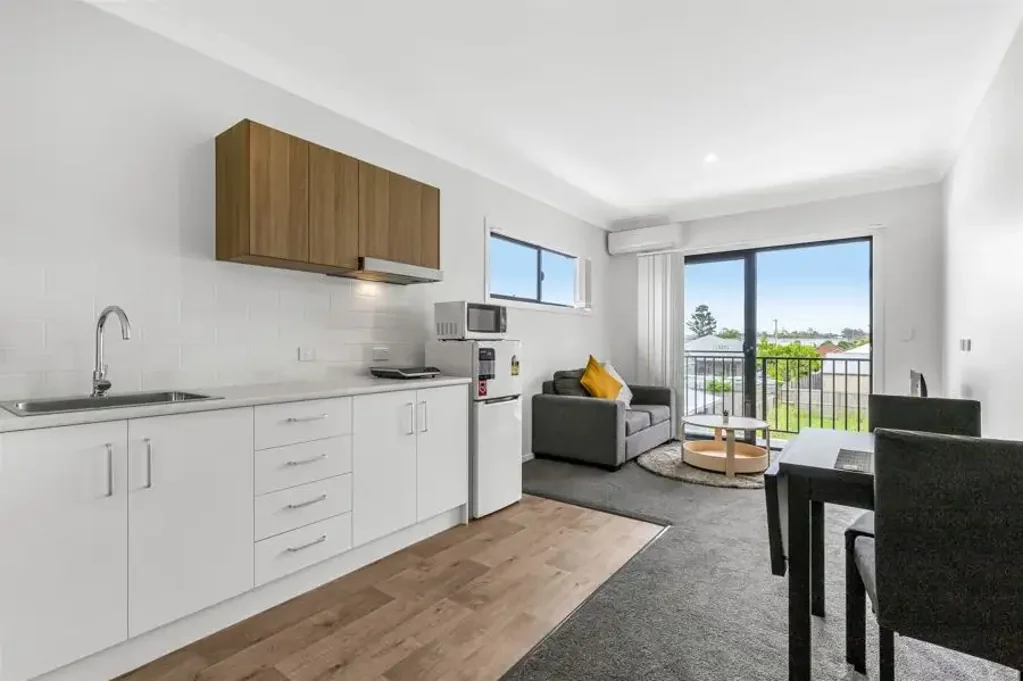 MODERN UPSTAIRS FURNISHED STUDIO!