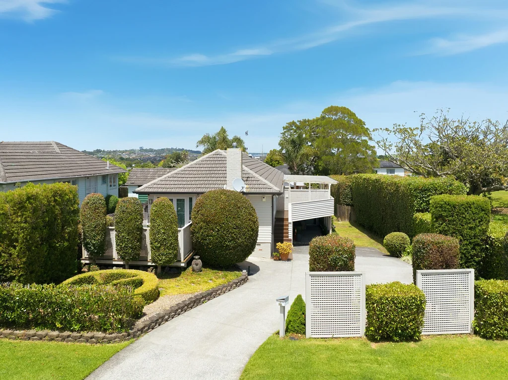 Howick 3房  Privacy, Space & Style on Corner Site