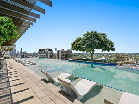 Woolloongabba 2 Bedroom To Infinity........and Beyond