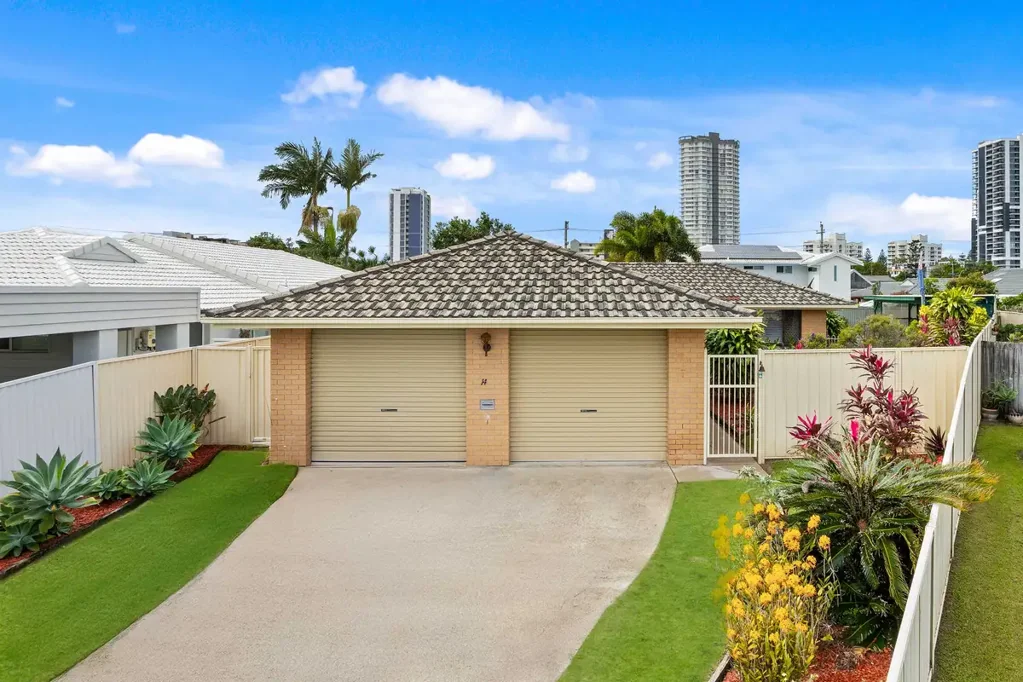 Dream Lifestyle Awaits – Prime Position in Burleigh Waters