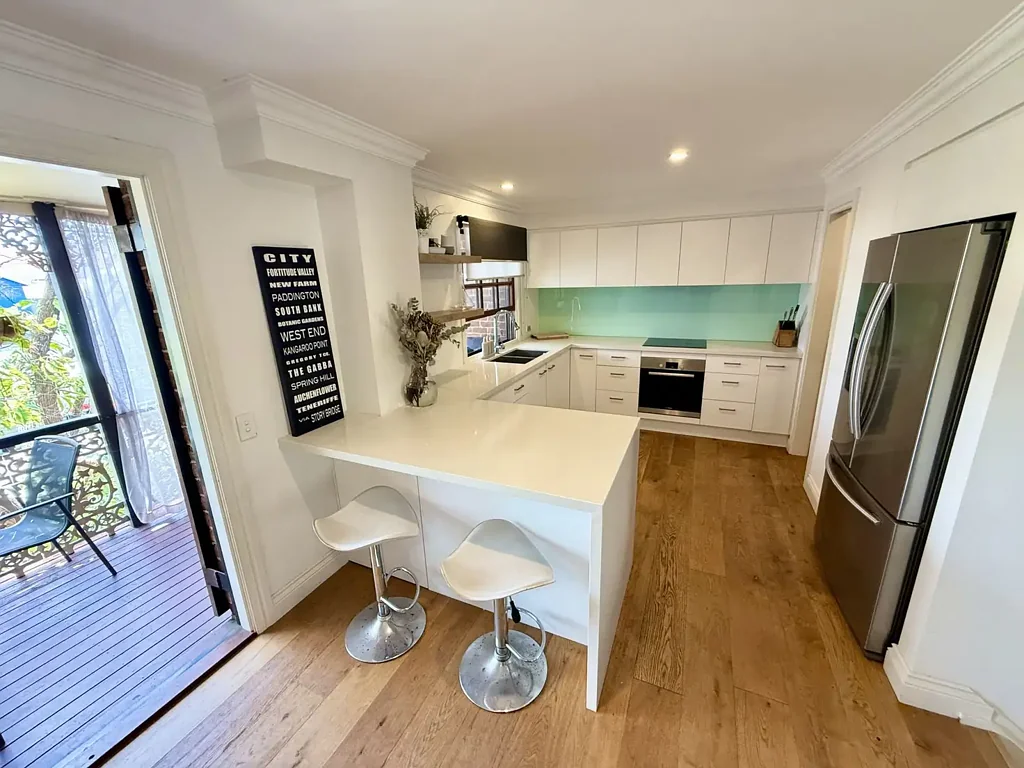 Modern Furnished 3 Bed, 2 Bath, 2 Car Townhouse - Spring Hill