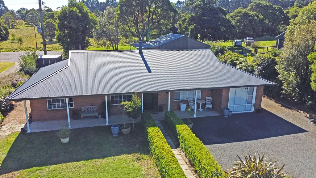 Robertson 4部屋 PLENTY OF ROOM & PRIVATELY POSITIONED FAMILY HOME ON APPROX 1330SQM
