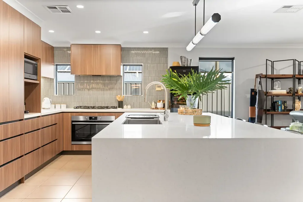 Tapping 3chambre Under Offer by Rebecca Ockerby