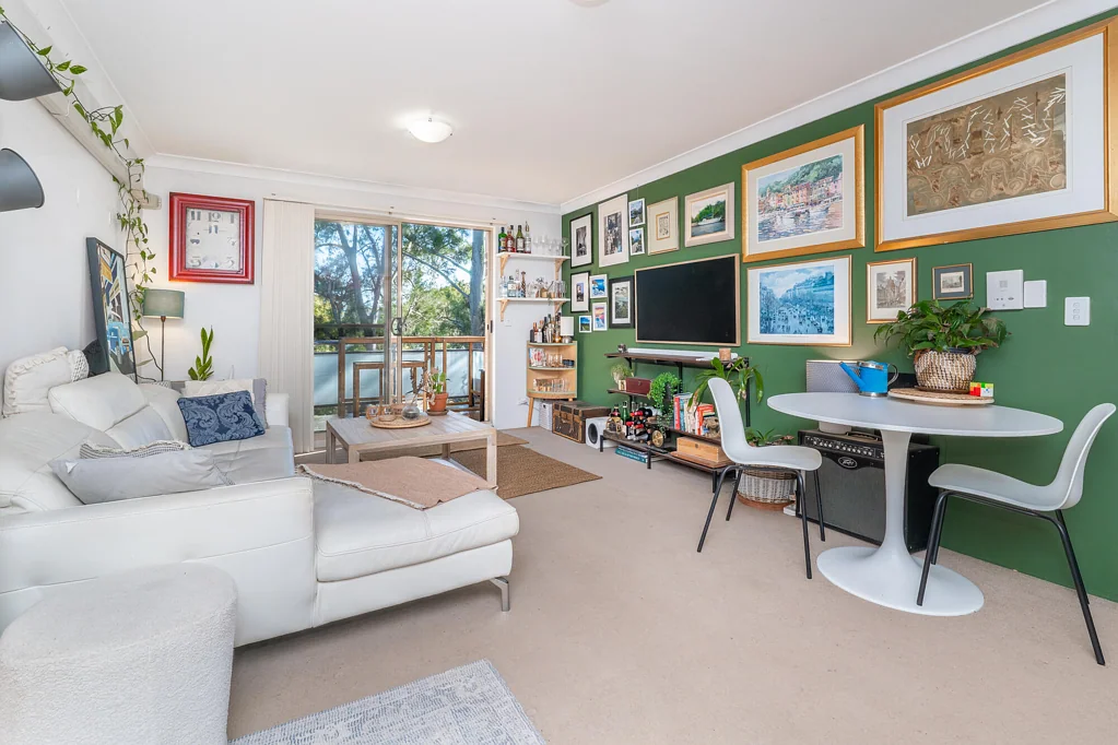 Stylish 1-Bedroom Apartment Conveniently Located