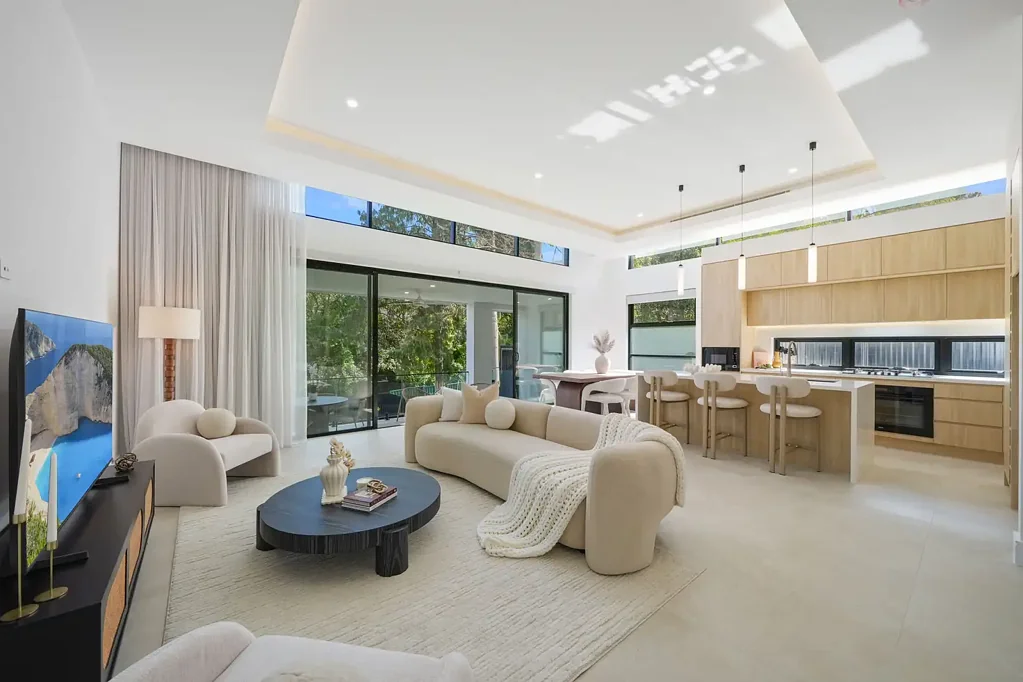 West Ryde 5બેડરૂમ Brand New Duplex Showcasing Style & sophistication with rare DLUG