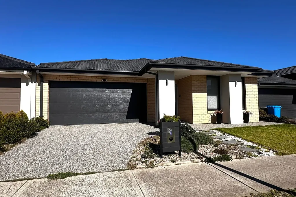 IMMACULATE 4 BEDROOM HOUSE IN CLYDE NORTH WALKING DISTANCE T