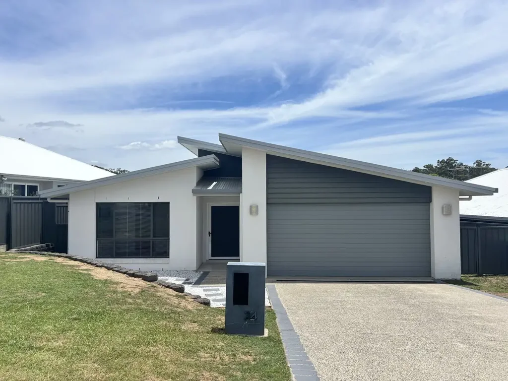 Comfortable Family Living in Safety Beach Estate