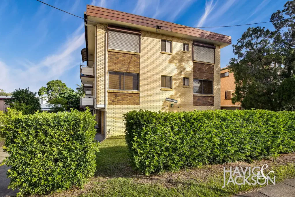 TWO BEDROOM UNIT IN GREAT ASCOT LOCATION