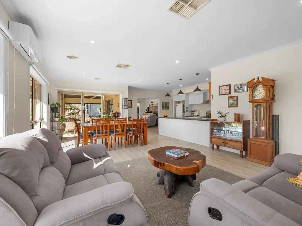 Euroa 3 Bedroom Modern Living on a Rare 1 Acre Allotment, Hill Views & Impressive Workshop