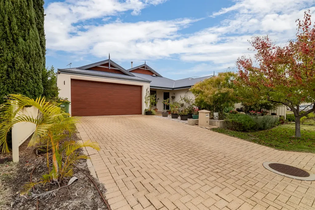 West Busselton 4房  Move in and enjoy.