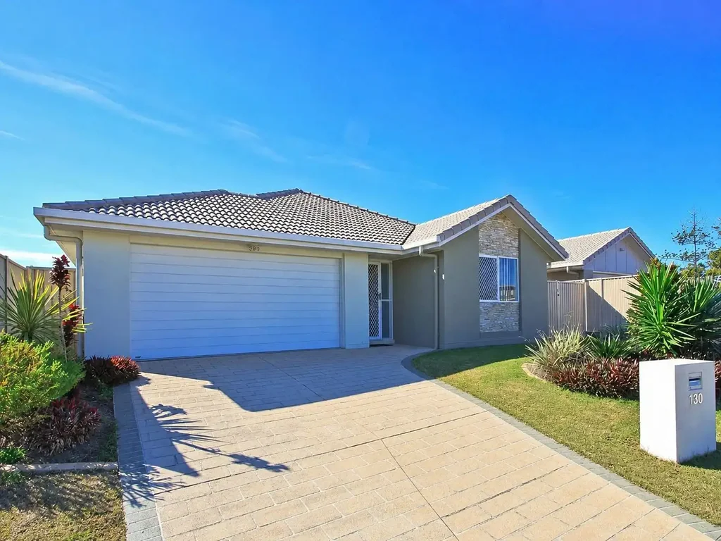 Wynnum West 4房 海滨瑰宝 641㎡阔地 四房一书房 便捷生活 便利出行 Immaculately Presented Family Home on 641m² in a Prime Wynnum Plaza Shopping Centre Location