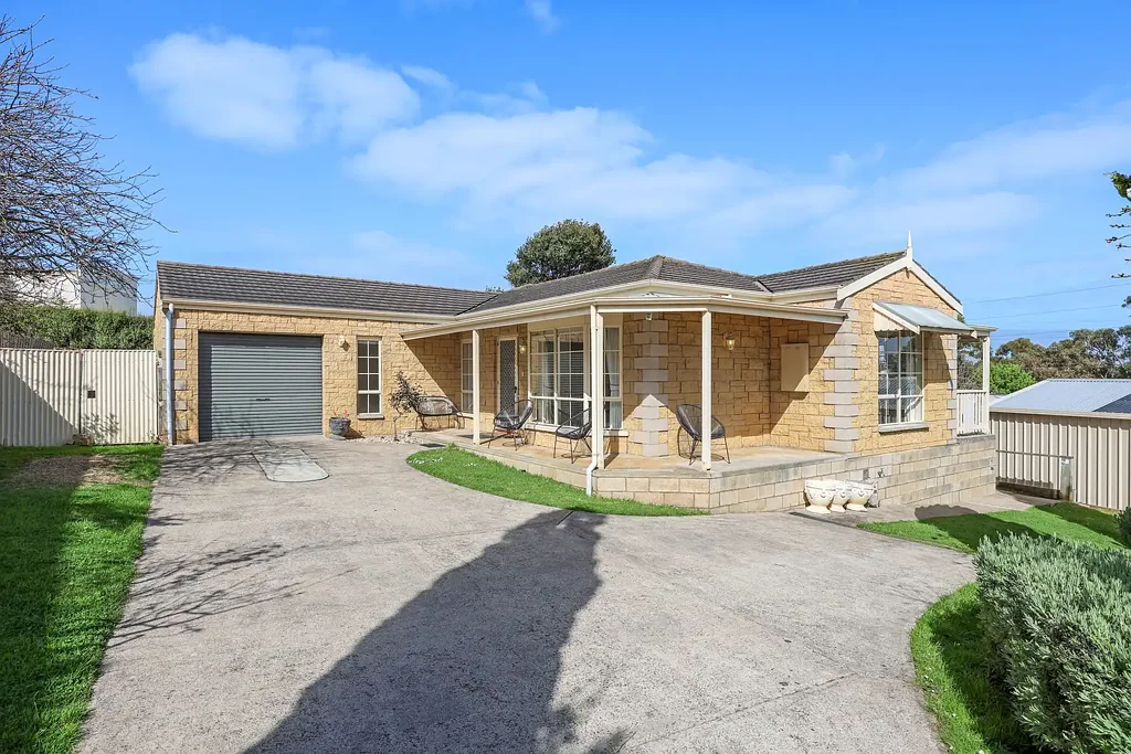Warrnambool 2Kwarto Private Retiree Living with Workshop Shed & Caravan Space !