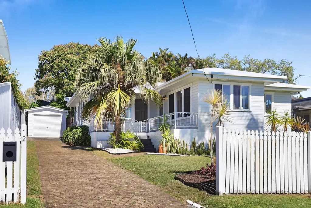 Labrador 4房  Character, Comfort & Convenience meets Coastal Living - Will be sold!