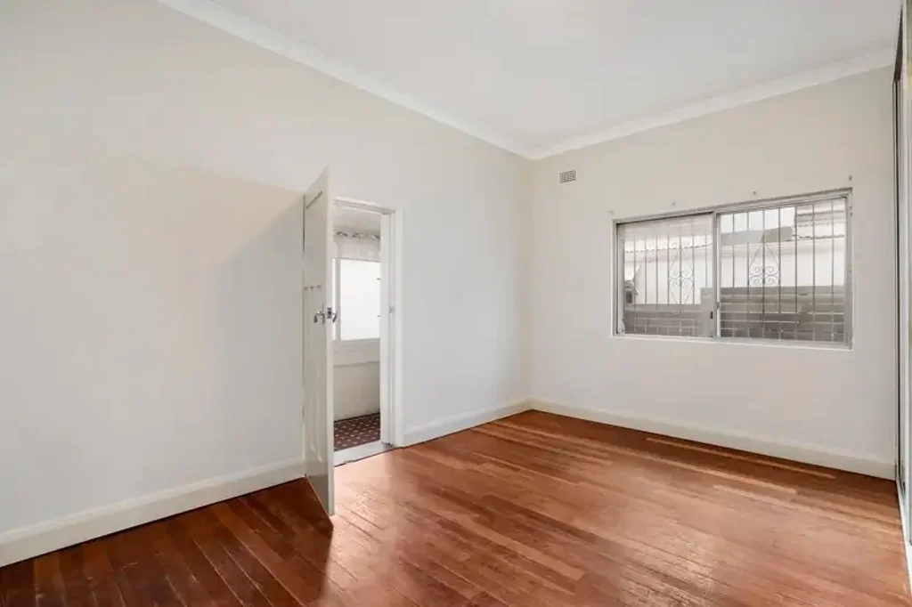 Neat 3-bedroom, freshly painted only moments to the Junction