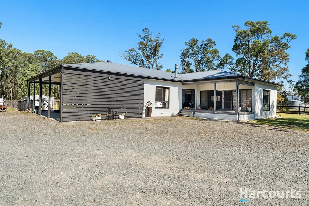 Booral 4房  Prime Rural Lifestyle & Business Opportunity – Dual Access, Large Mechanical Workshop