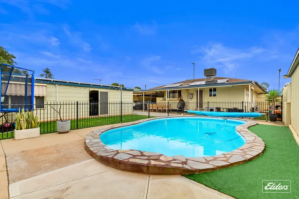 Whyalla Norrie 3બેડરૂમ THE COMPLETE FAMILY PACKAGE WITH POOL, COMFORT & STYLE